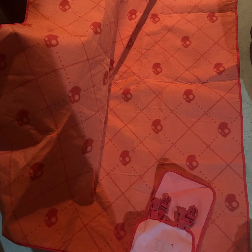 SKULLCANDY camping blanket